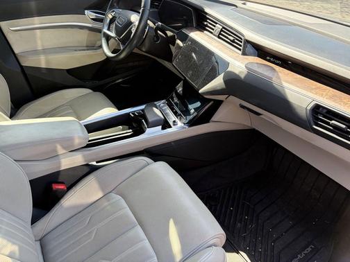 Manhattan Gray Metallic 2019 Audi e-tron Premium Plus