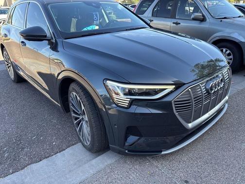 Manhattan Gray Metallic 2019 Audi e-tron Premium Plus