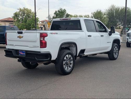 Summit White 2025 Chevrolet Silverado 2500 Custom
