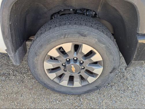 Summit White 2025 Chevrolet Silverado 2500 Custom