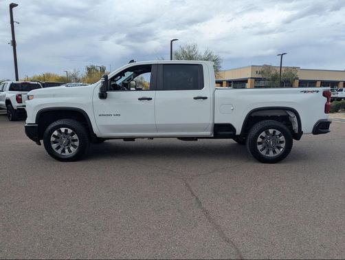 Summit White 2025 Chevrolet Silverado 2500 Custom