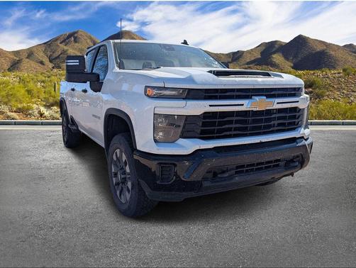 Summit White 2025 Chevrolet Silverado 2500 Custom