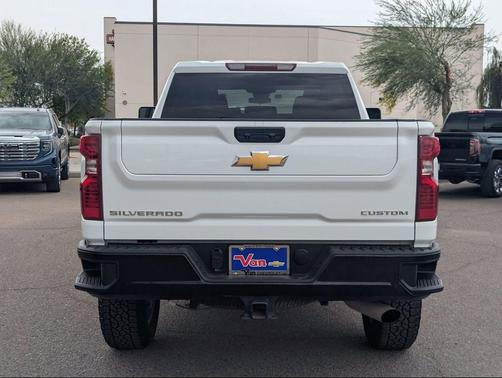 Summit White 2025 Chevrolet Silverado 2500 Custom
