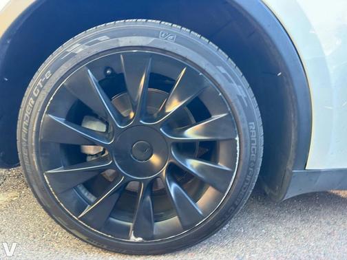 2022 Tesla Model Y Long Range Dual Motor All-Wheel Drive