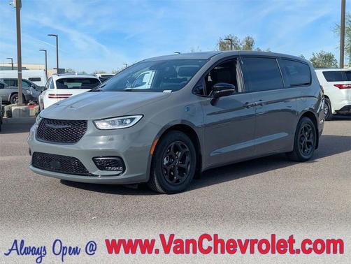 2023 Chrysler Pacifica Hybrid Limited