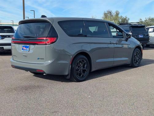 2023 Chrysler Pacifica Hybrid Limited
