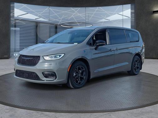 2023 Chrysler Pacifica Hybrid Limited