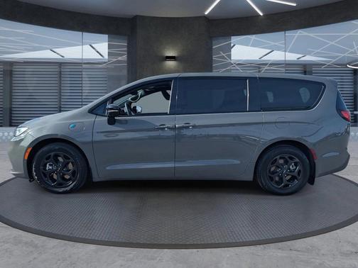 2023 Chrysler Pacifica Hybrid Limited