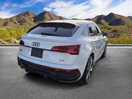 Glacier White Metallic 2022 Audi Q5 45 S line Premium Plus