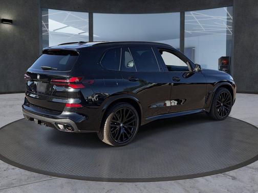 Black Sapphire Metallic 2024 BMW X5 xDrive40i
