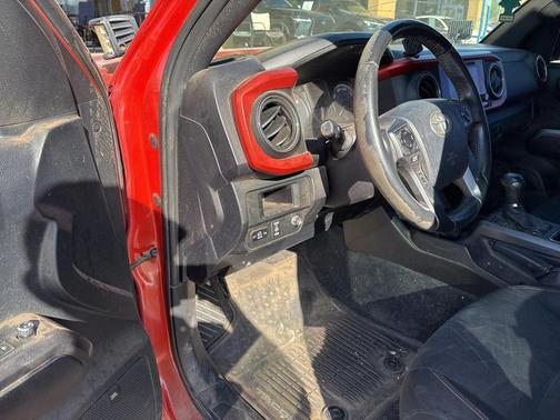 2016 Toyota Tacoma SR