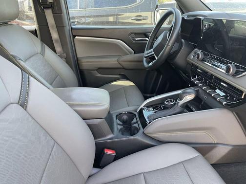 Radiant Red Tintcoat 2026 Chevrolet Colorado ZR2