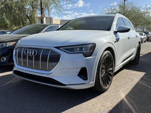 2019 Audi e-tron Premium Plus