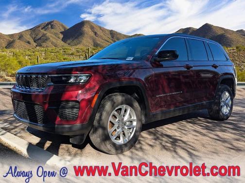 2025 Jeep Grand Cherokee Laredo