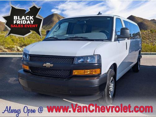 2025 Chevrolet Express 3500 1LS