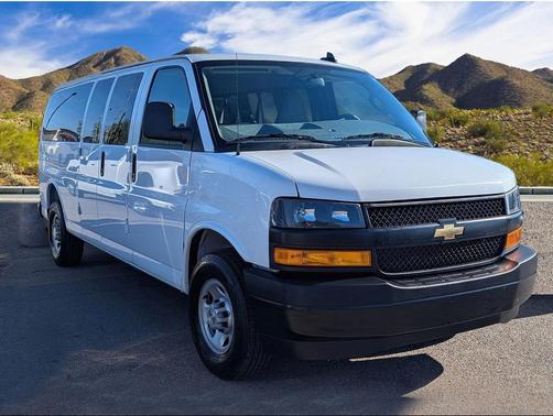 2025 Chevrolet Express 3500 1LS