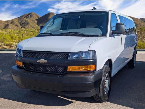 2025 Chevrolet Express 3500 1LS