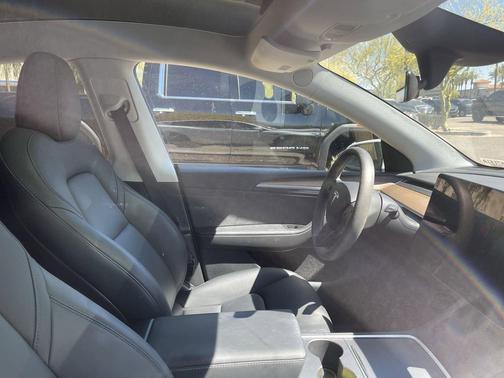 Pearl White Multi-Coat 2025 Tesla Model Y Long Range Dual Motor All-Wheel Drive