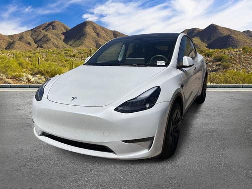 Pearl White Multi-Coat 2025 Tesla Model Y Long Range Dual Motor All-Wheel Drive
