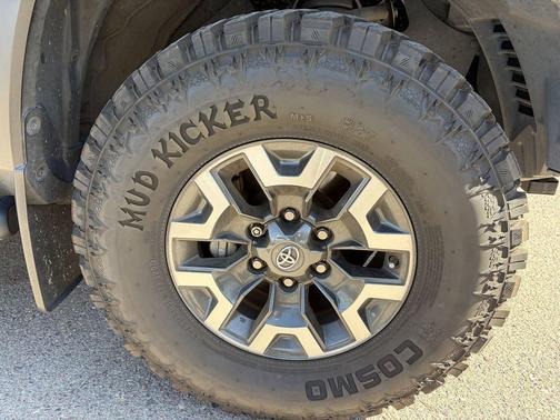 Midnight Black Metallic 2020 Toyota Tacoma TRD Off Road