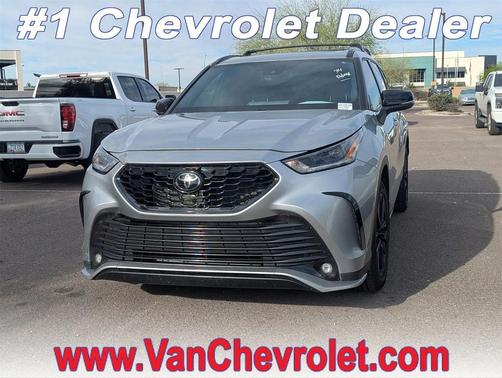 Celestial Silver Metallic 2024 Toyota Highlander XSE SUV