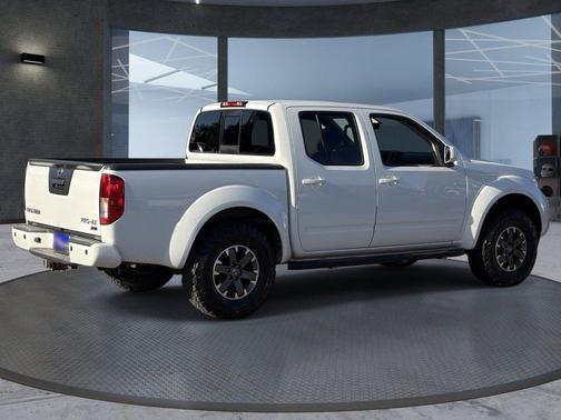 Glacier White 2017 Nissan Frontier PRO-4X