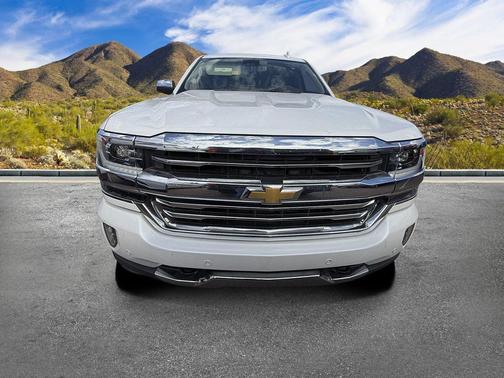 Iridescent Pearl Tricoat 2018 Chevrolet Silverado 1500 High Country
