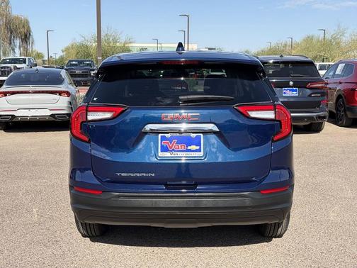 Marine Metallic 2022 GMC Terrain SLE