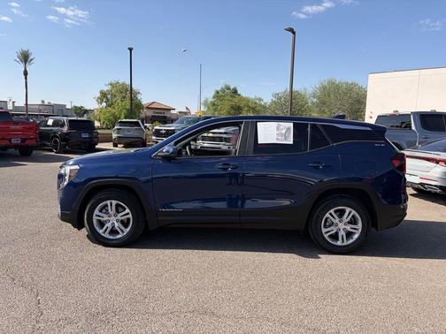 Marine Metallic 2022 GMC Terrain SLE