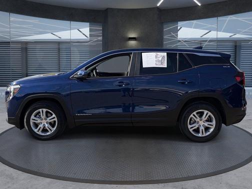 Marine Metallic 2022 GMC Terrain SLE
