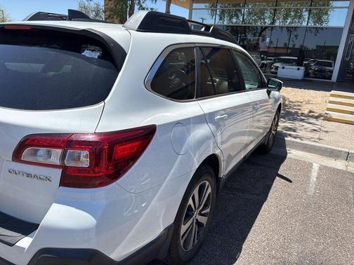 Crystal White Pearl 2019 Subaru Outback 2.5i Limited