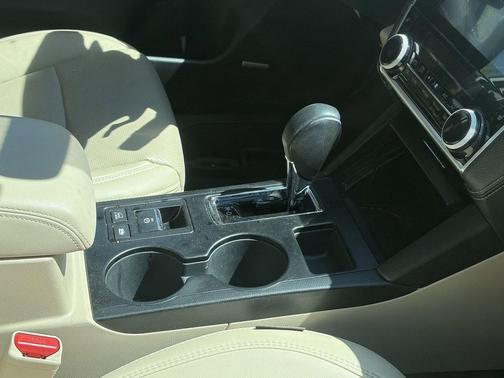 Crystal White Pearl 2019 Subaru Outback 2.5i Limited