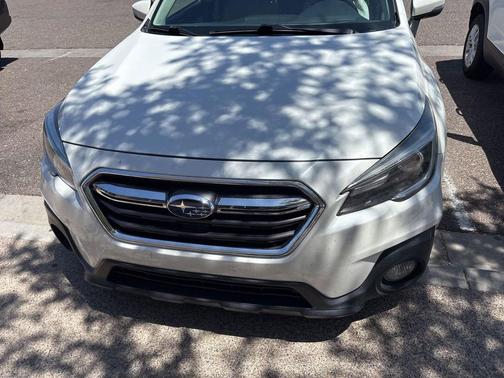 Crystal White Pearl 2019 Subaru Outback 2.5i Limited