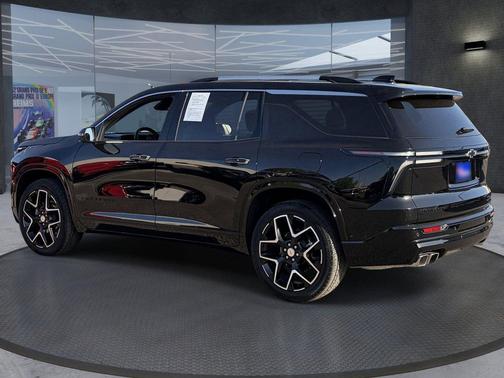 Mosaic Black Metallic 2025 Chevrolet Traverse High Country