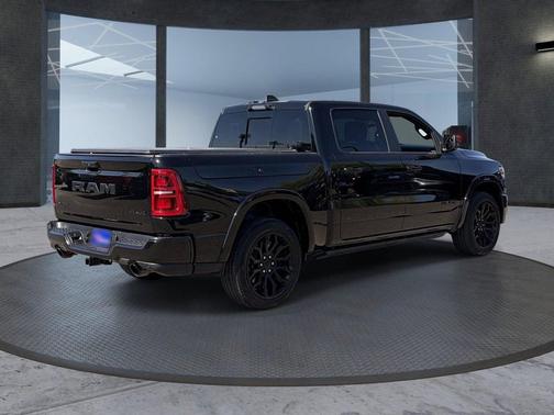 Diamond Black Crystal Pearlcoat 2025 RAM 1500 Limited