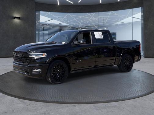 Diamond Black Crystal Pearlcoat 2025 RAM 1500 Limited