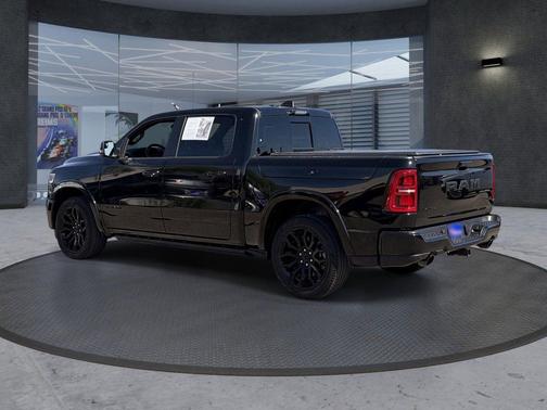Diamond Black Crystal Pearlcoat 2025 RAM 1500 Limited