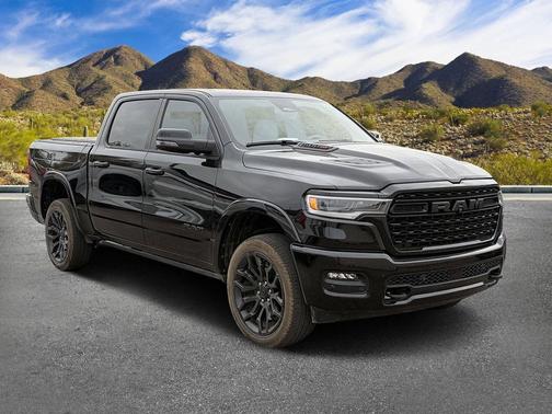 Diamond Black Crystal Pearlcoat 2025 RAM 1500 Limited