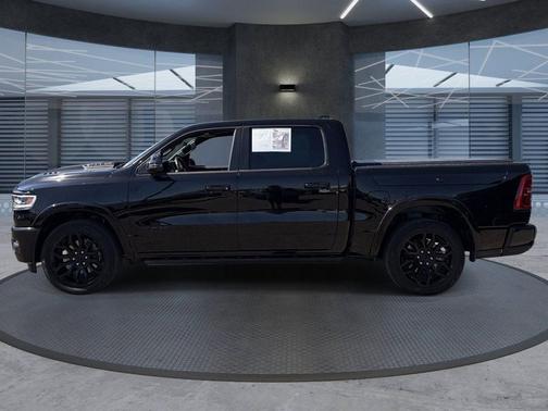 Diamond Black Crystal Pearlcoat 2025 RAM 1500 Limited