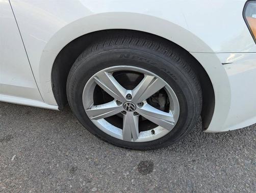 2012 Volkswagen Passat 2.5 SE