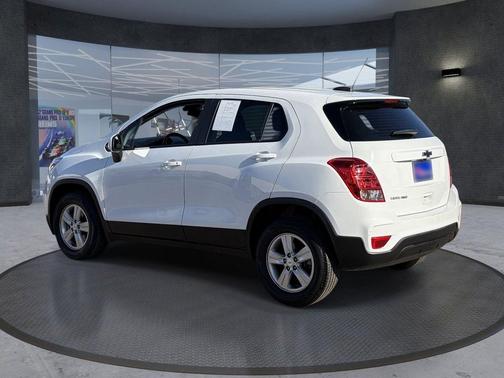 Summit White 2022 Chevrolet Trax LS