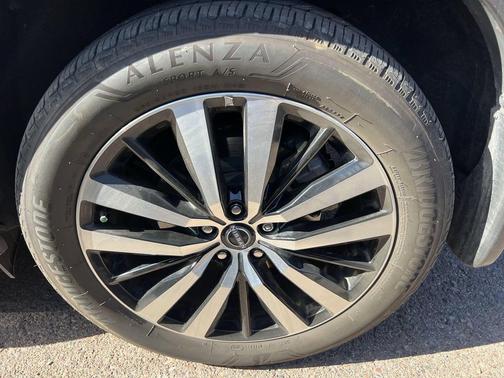 Boulder Gray Pearl 2024 Nissan Pathfinder Platinum 4WD