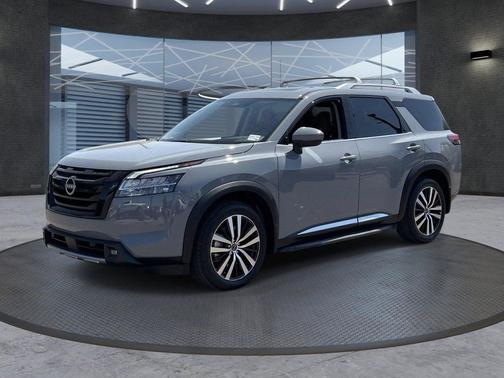 Boulder Gray Pearl 2024 Nissan Pathfinder Platinum 4WD