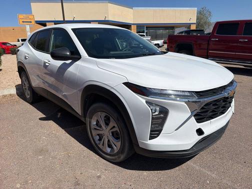 Summit White 2024 Chevrolet Trax LS