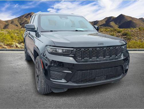 Diamond Black Crystal Pearlcoat 2025 Jeep Grand Cherokee Altitude