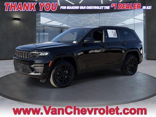 Diamond Black Crystal Pearlcoat 2025 Jeep Grand Cherokee Altitude