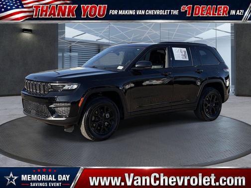 Diamond Black Crystal Pearlcoat 2025 Jeep Grand Cherokee Altitude