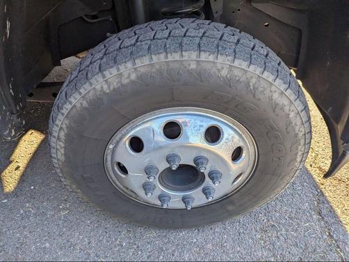 Billet Silver Metallic Clearcoat 2024 RAM 3500 Laramie Crew Cab 4x4 8' Box