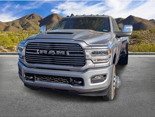 Billet Silver Metallic Clearcoat 2024 RAM 3500 Laramie Crew Cab 4x4 8' Box