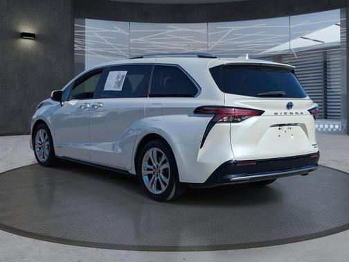 2021 Toyota Sienna Platinum